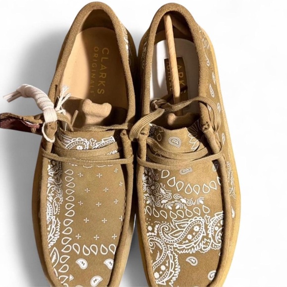 NWT Clarks Men’s Dark Olive Print Wallabee Cup Size US 10 Men’s - Picture 3 of 7